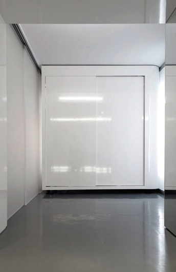 Dash-Marshall-Space-Age-Apartment-8