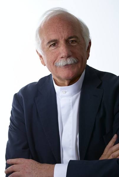 Moshe Safdie, photo by Stephen Kelly, courtesy Desktop mag/Safdie Architects.