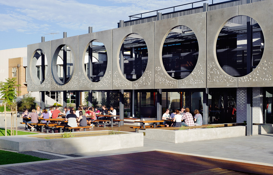 Deakin-Waurn-Ponds-Central-Campus-09-Rodriguez