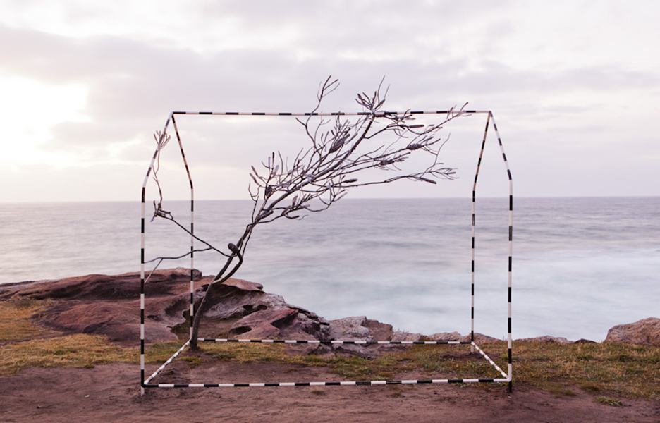 Kevin-Draper,-threshold,-Sculpture-by-the-Sea-2012,-photo-by-Brent-Winstone