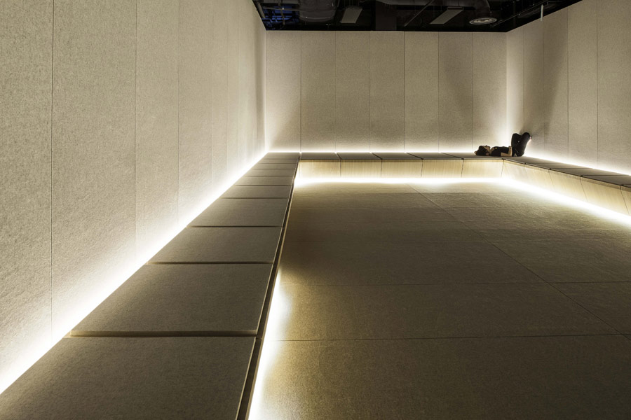 Alex-Cochrane-Architects-The-Silence-Room-Selfridges-London