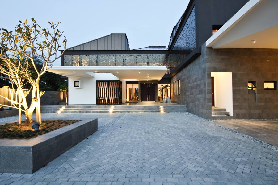 Once derelict land becomes an inviting courtyard. Image courtesy: Pencil Office