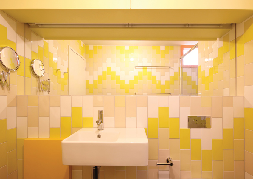 In the bathroom of the Carlton Residence, Marc Dixon Architect has used vibrant Waringa Sunburst tiles