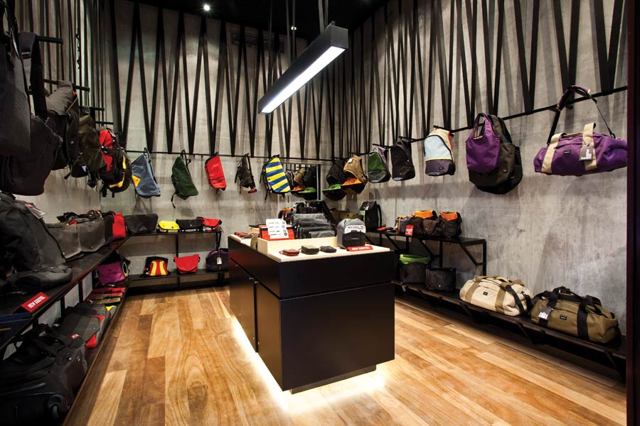 Винтажный магазин. Одежда в интерьере. Интерьеры с антиквариатом. Интерьер вещи характеризующие героя. Интерьер вещи характеризующие героя.