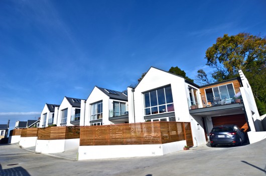 Heritage View Townhouses, Dunedin / The Design Studio. Image Courtesy of ADNZ