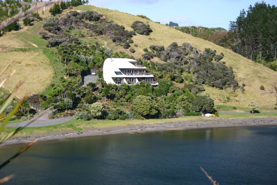 Cavalli Beach House, NZ by Martyn Evans Architect.