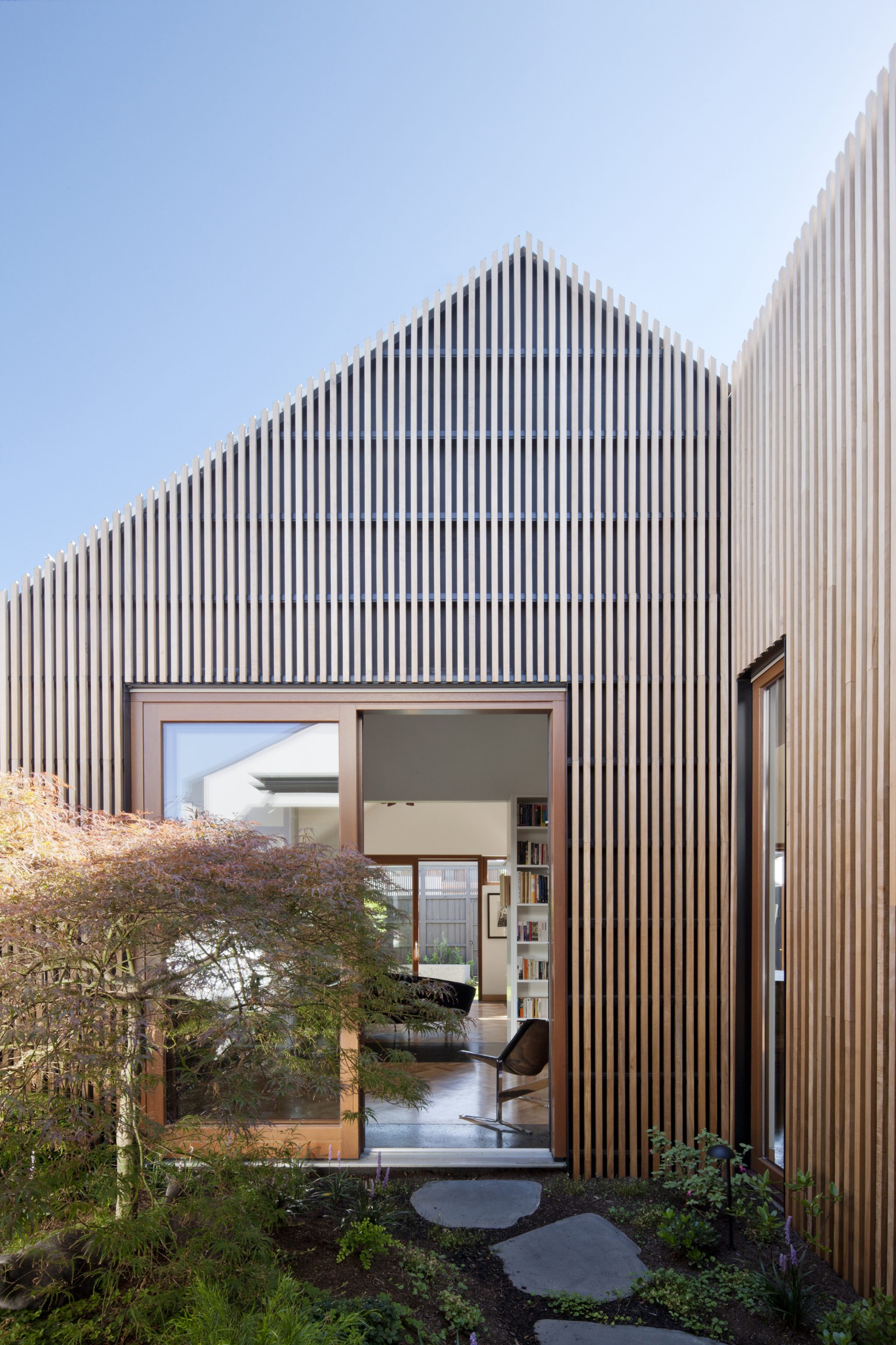 house-in-house-internal-courtyard-steffen-welsch-architects