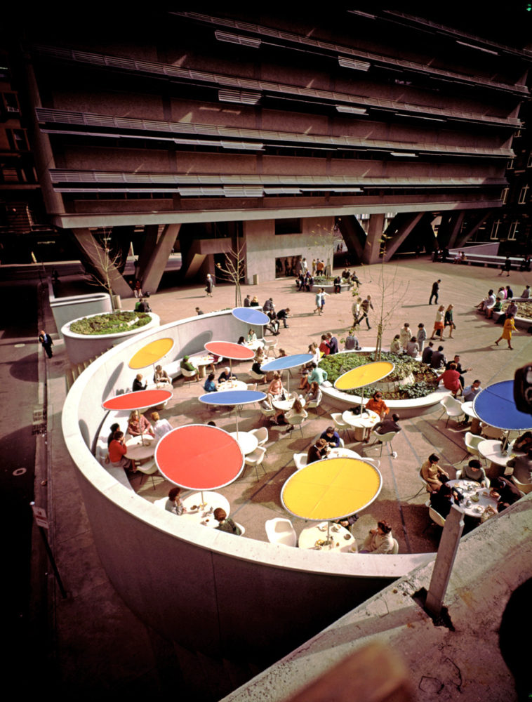 Australia Square's open public plaza with restaurants.