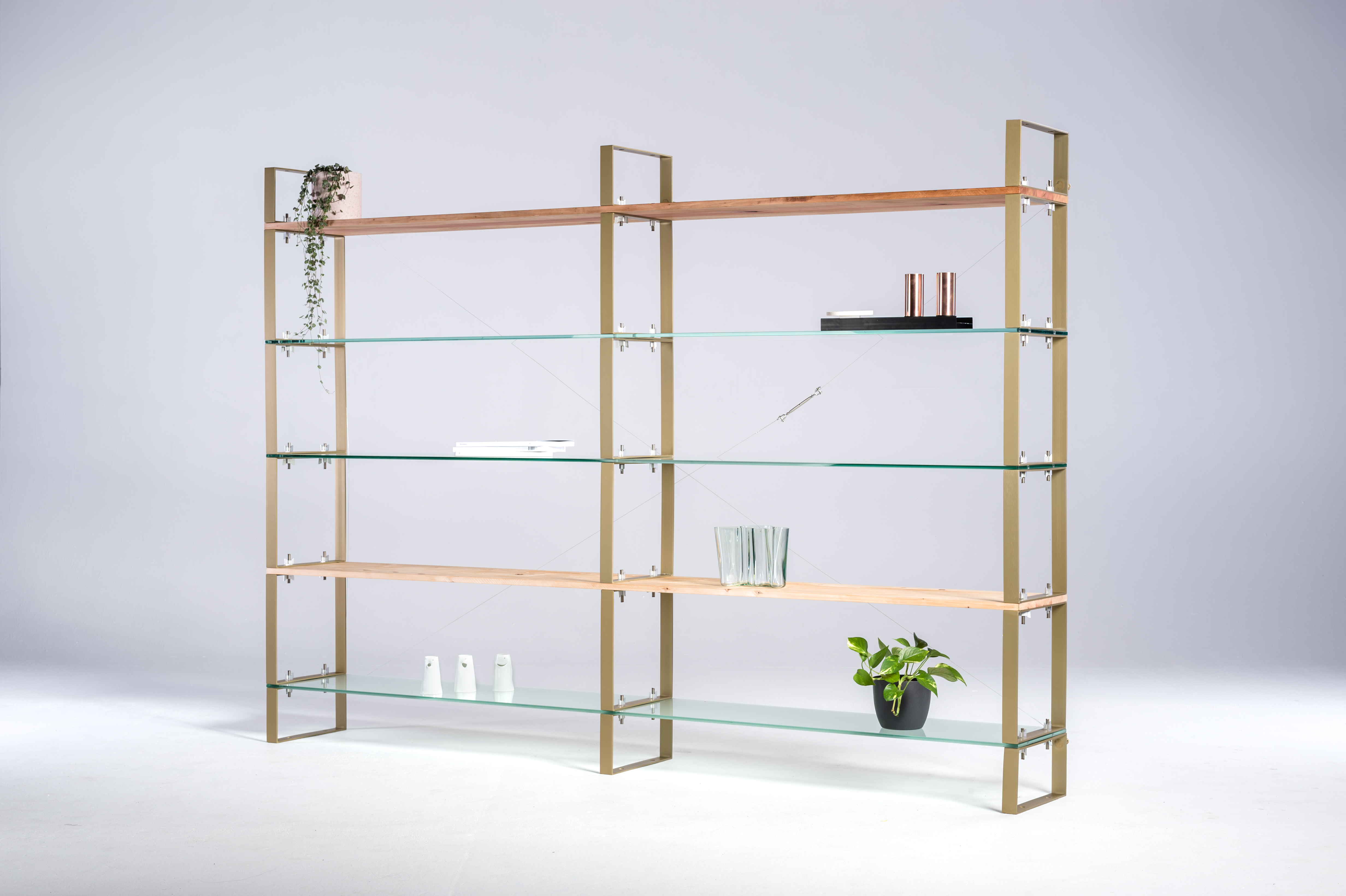 The shelves can be built in different sizes and with different finishes.