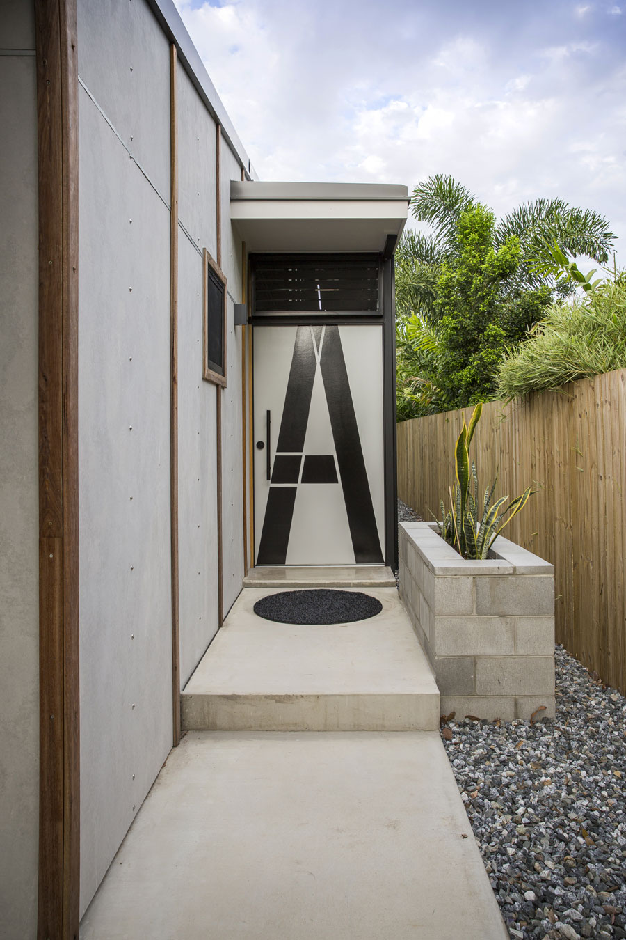 The side entry of Laneway house in Townsville unlocks the narrow floor plan and addresses its laneway condition. 