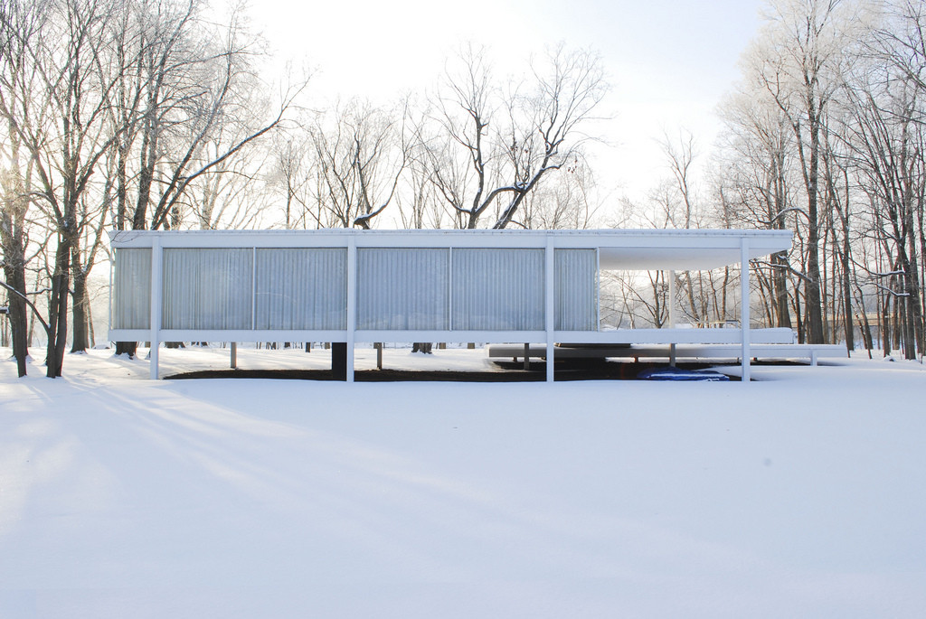 Mies van der Rohes Farnsworth house. Photo by Jonathan Rieke.