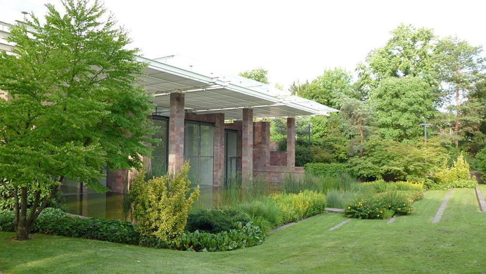 Renzo Piano’s Beyeler Foundation. Photo by Louis-Fabrice Jean via Wikimedia Commons.