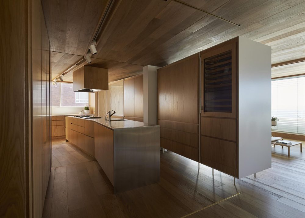 Darling Point Apartment by Chenchow Little Architects. Photo by Peter Bennetts.