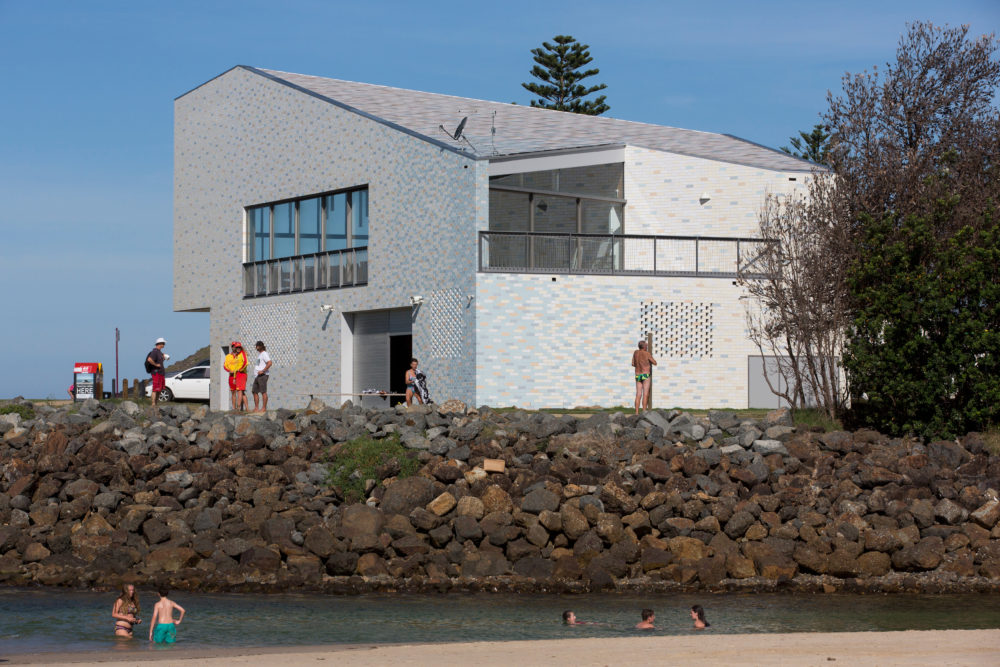 Kempsey Crescent Head Surf Life Saving Club by Neeson Murcutt Architects – winner of the Robin Dods Roof Tile Excellence Award. Photo by Brett Boardman.