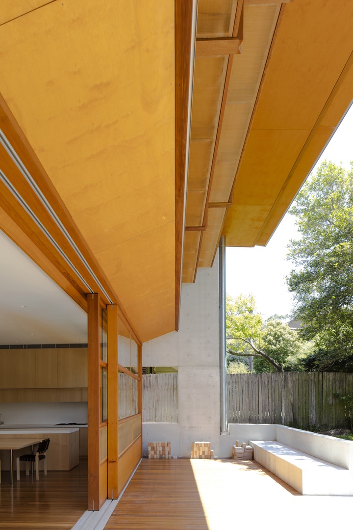 Little Sister's house by Candalepas Associates. Photo by Brett Boardman