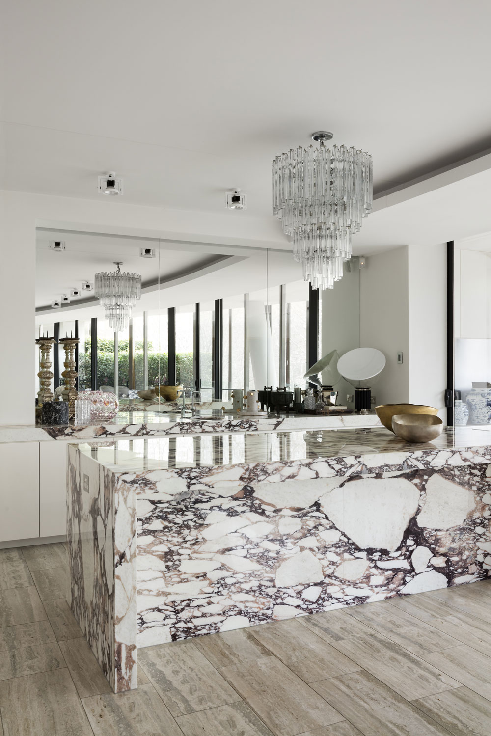 Calcatta marble makes a statement at David Hicks' home.