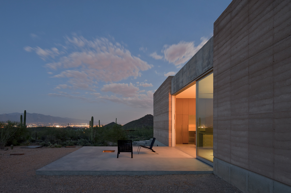 Exterior of Tucson home with backdrop