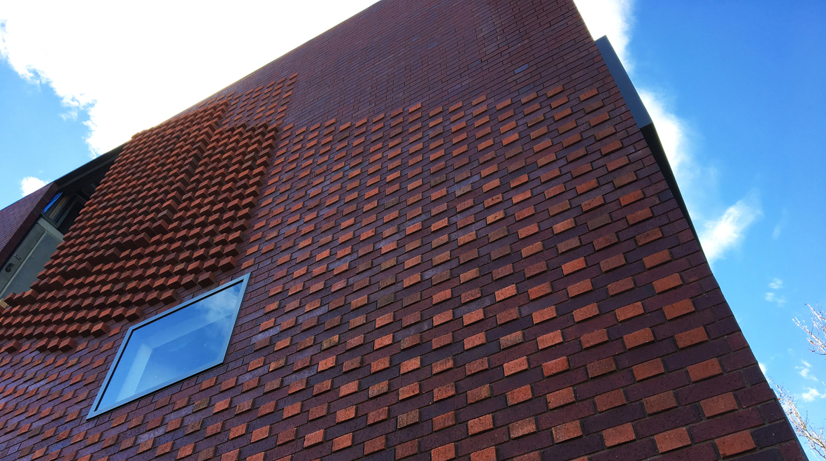 Liminal collaborated with Austral Bricks to custom design a uniquely glazed, carbon neutral brick for the Glenorchy Health Centre. Image by Rosalyn Bermudez