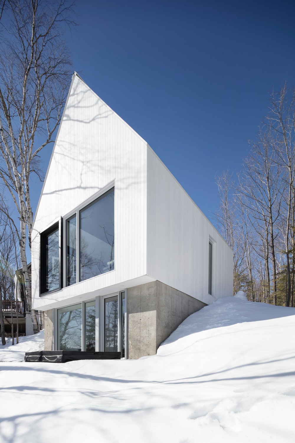 White washed walls  on the exterior of the house