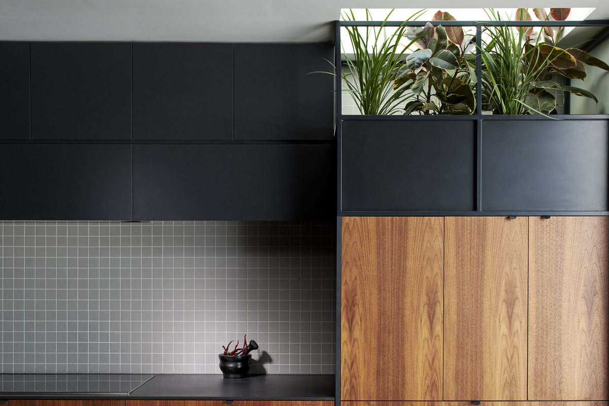 Steel details in the kitchen