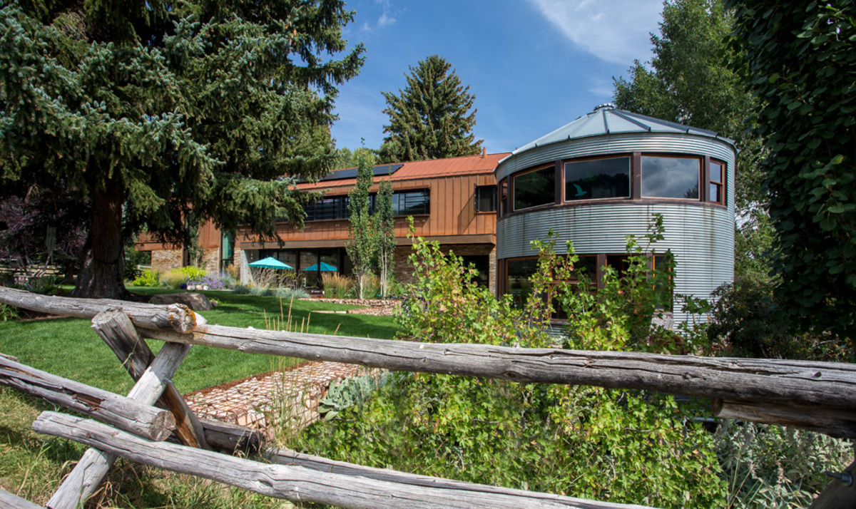 the external of the Reddish Residence designed by Sparano + Mooney Architecture