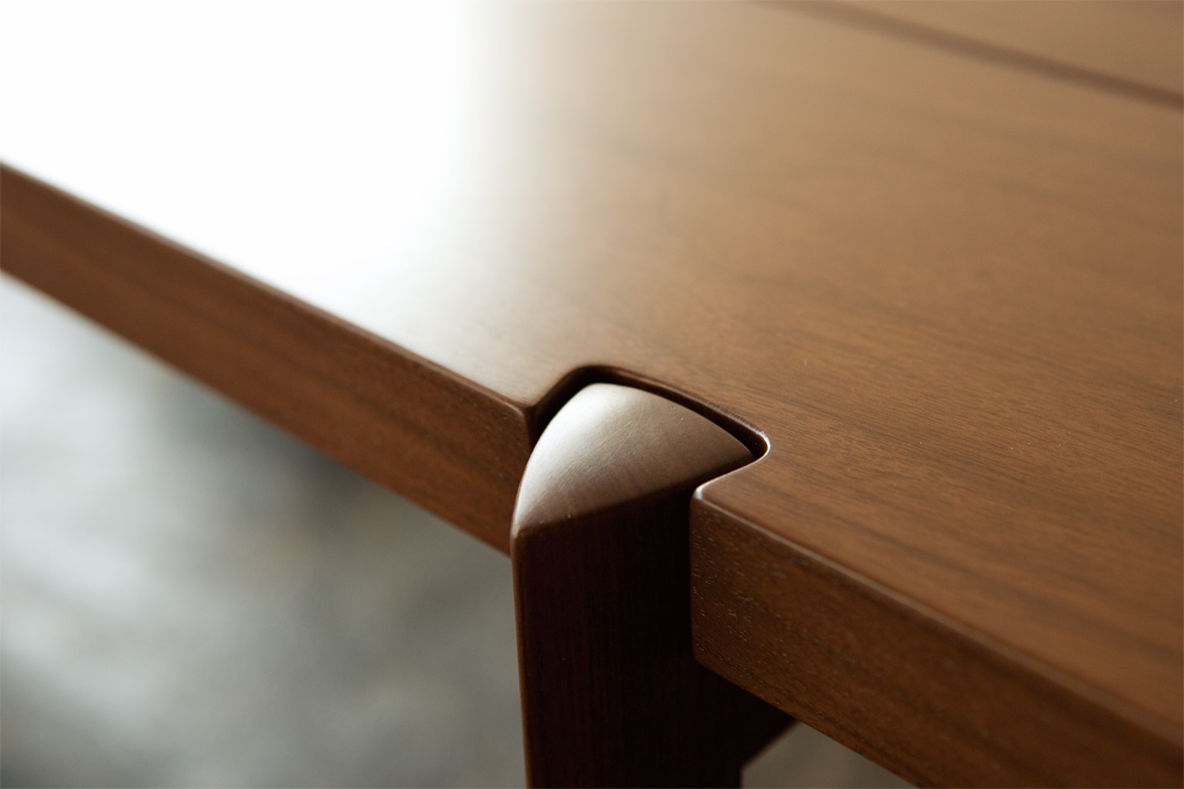 Details on Wing coffee table