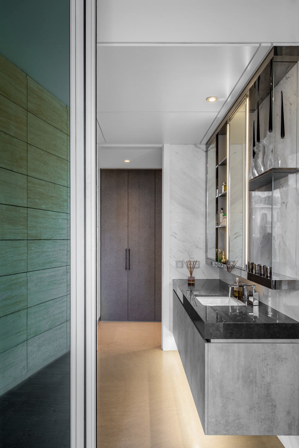 ENSUITE BATHROOM IN BEIRUT APARTMENT