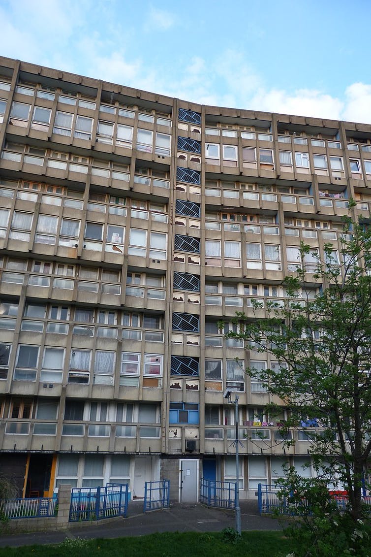 Robin Hood Gardens photographed in 2017 before demolition. Wikimedia Commons