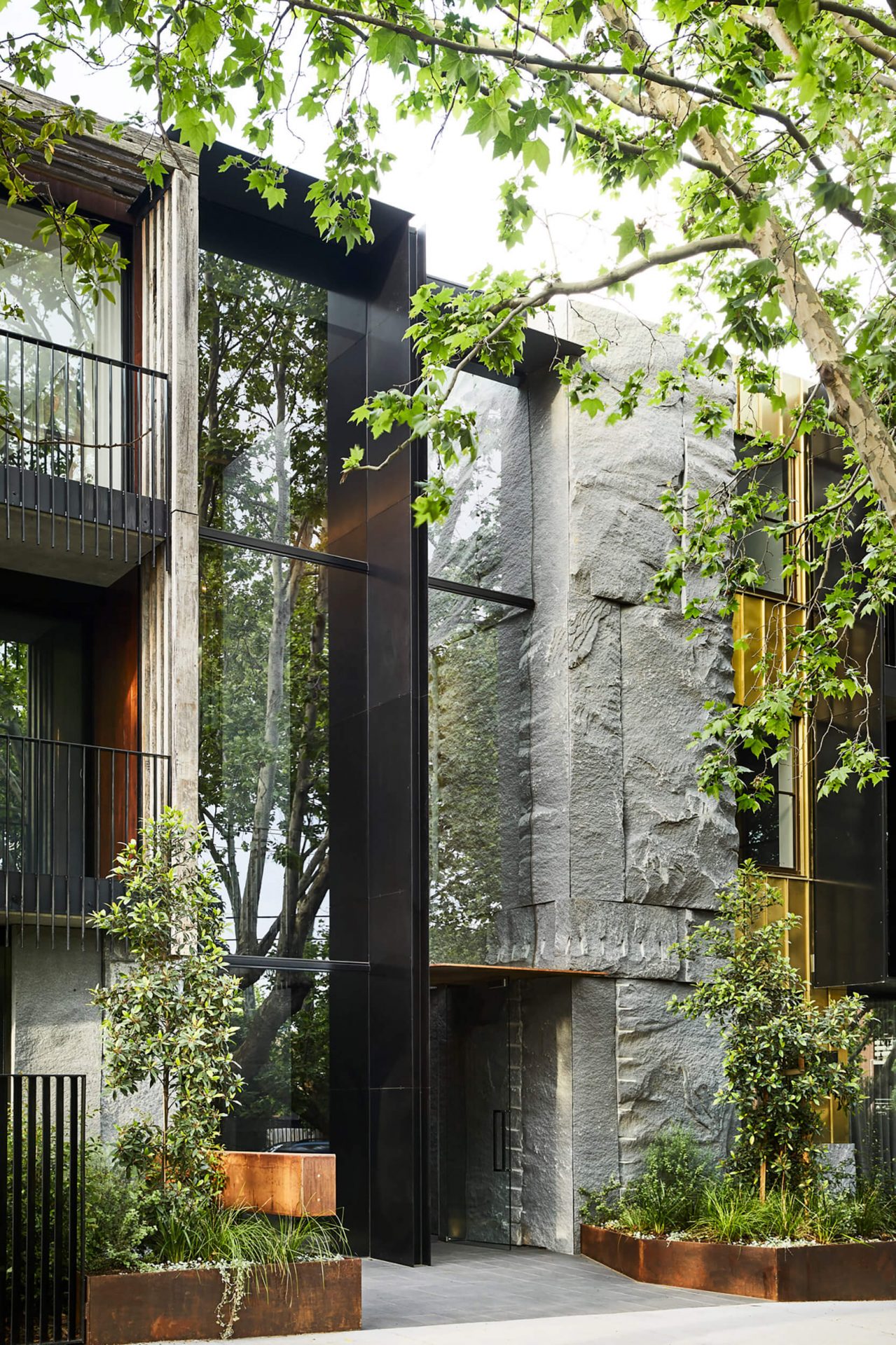 Splinter Society Architecture screens Melbourne apartments in bronze ...