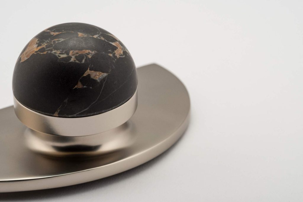 Potoro gold and smooth nickel knob
