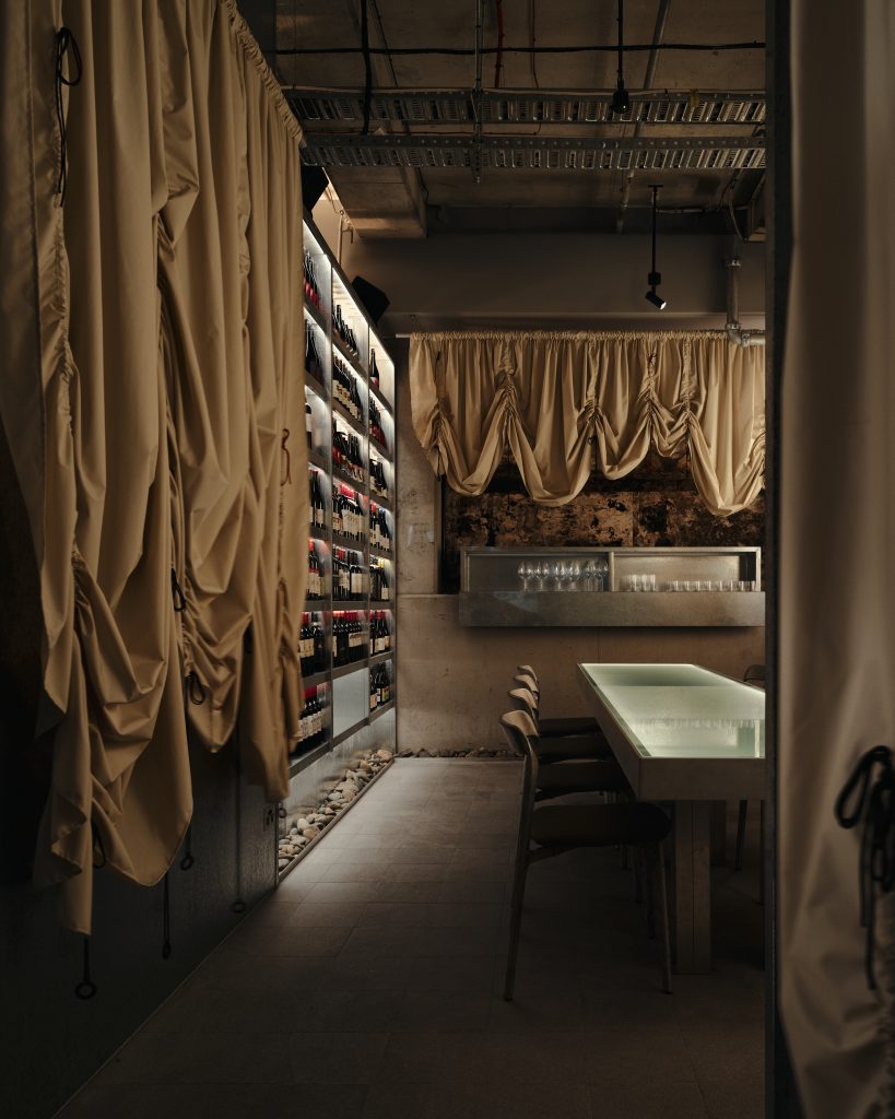 inside 122