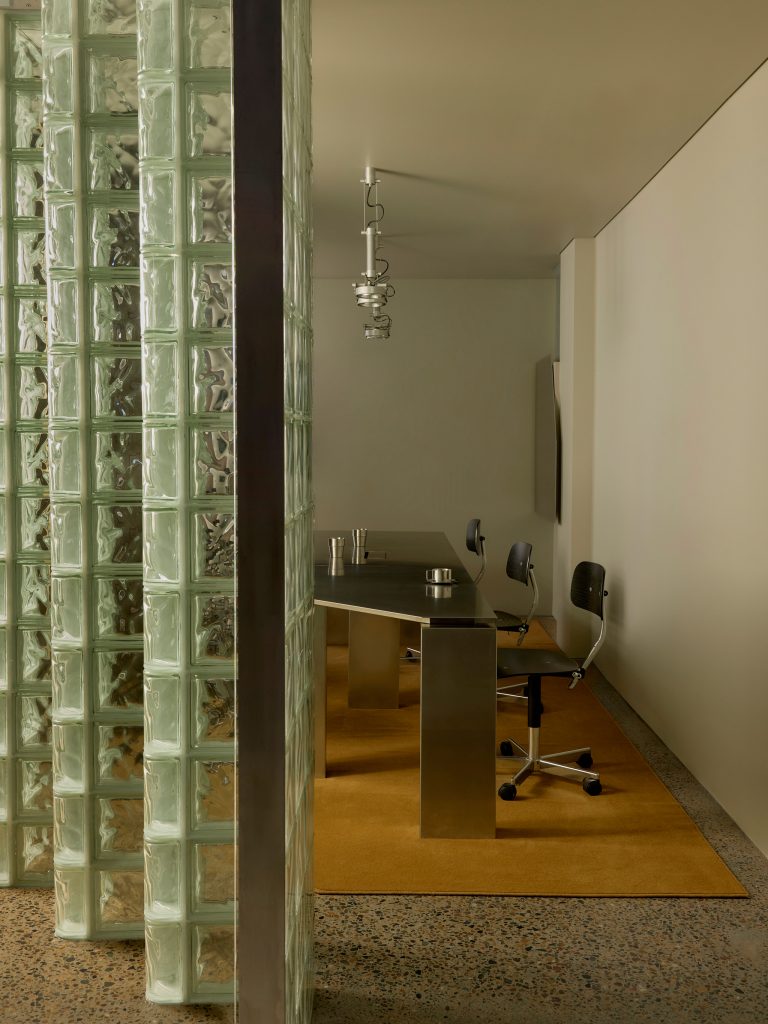 J.AR Office